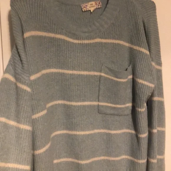 sweater - Picture 3 of 3